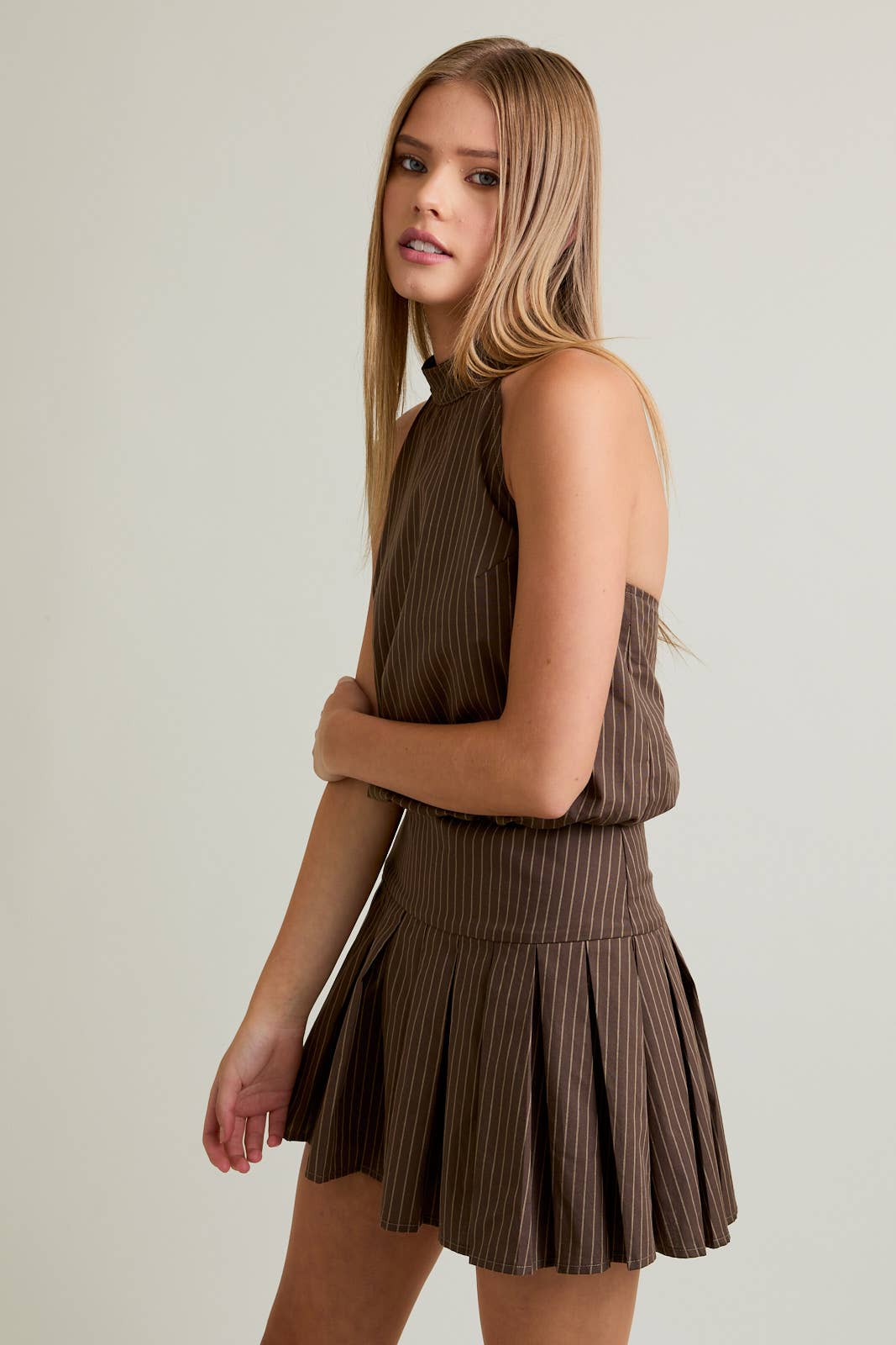HALTER NECK LINE DETAIL PLEATED MINI DRESS