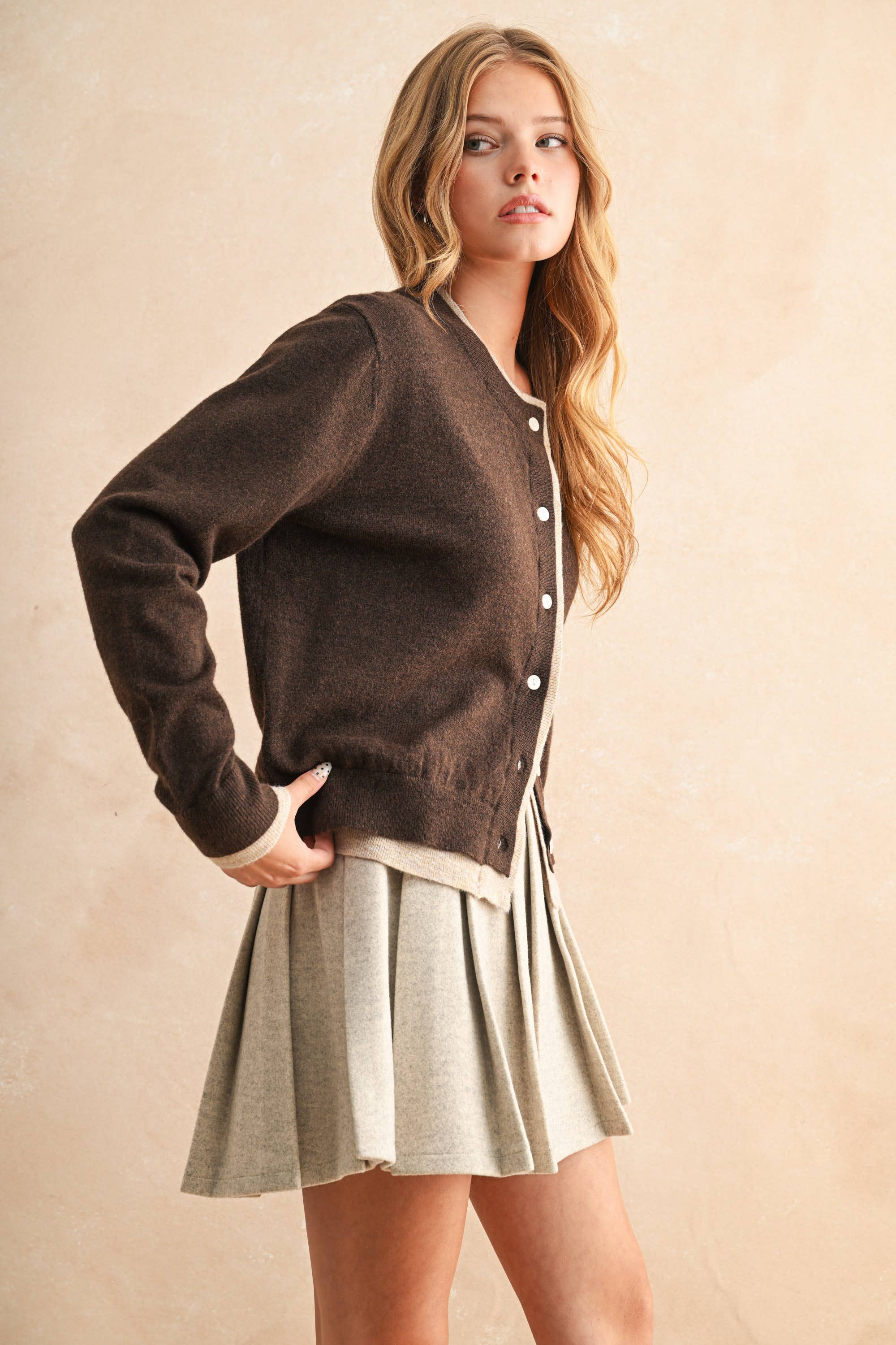 COLOR CONTRAST BUTTON FRONT CARDIGAN