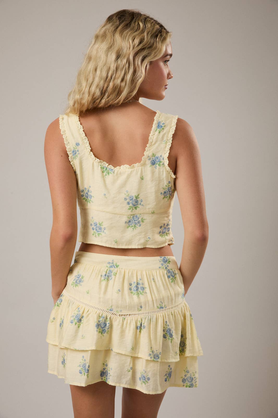 SLEEVELESS SQUARE NECK LACE TRIM DETAIL OPEN TOP