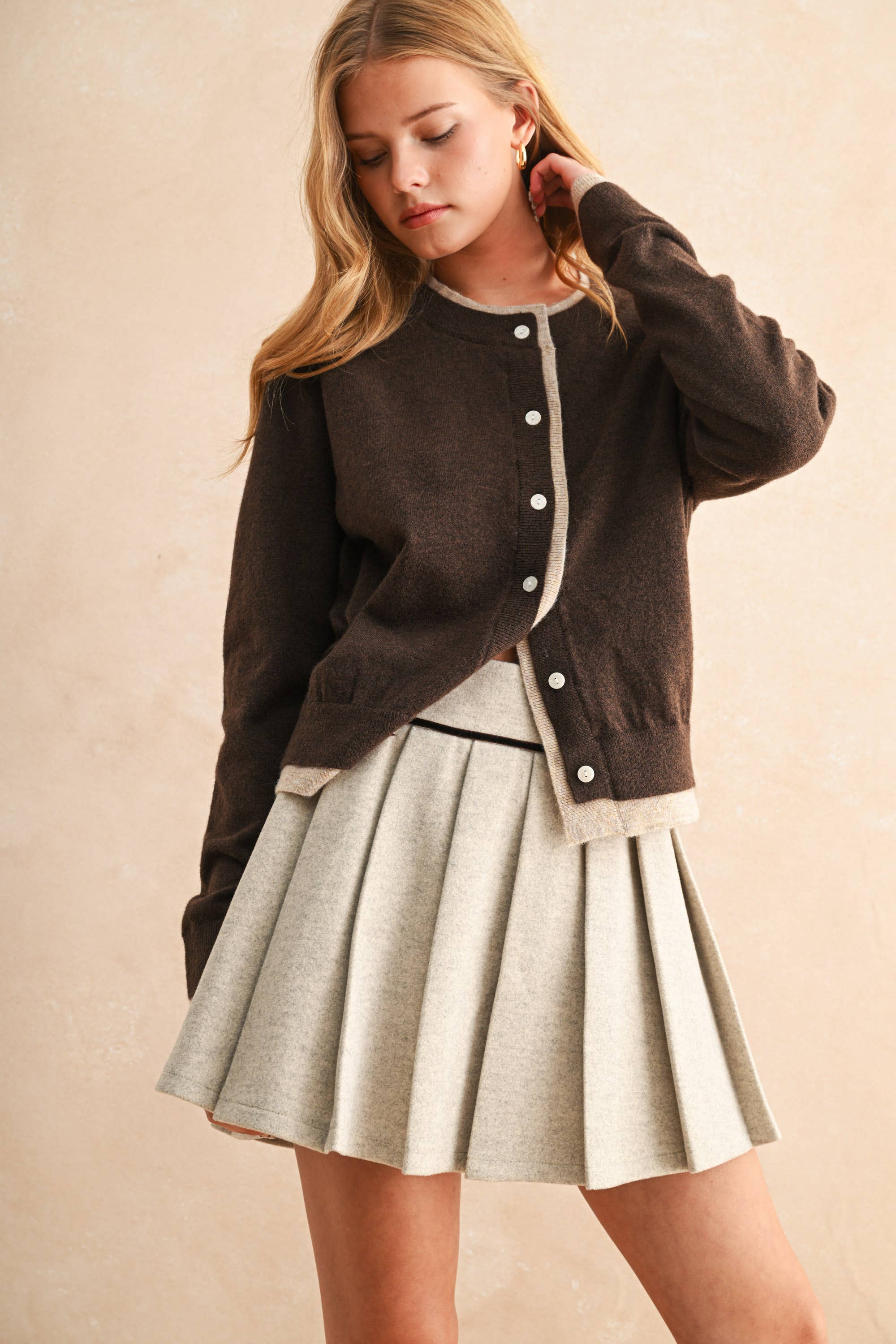 COLOR CONTRAST BUTTON FRONT CARDIGAN