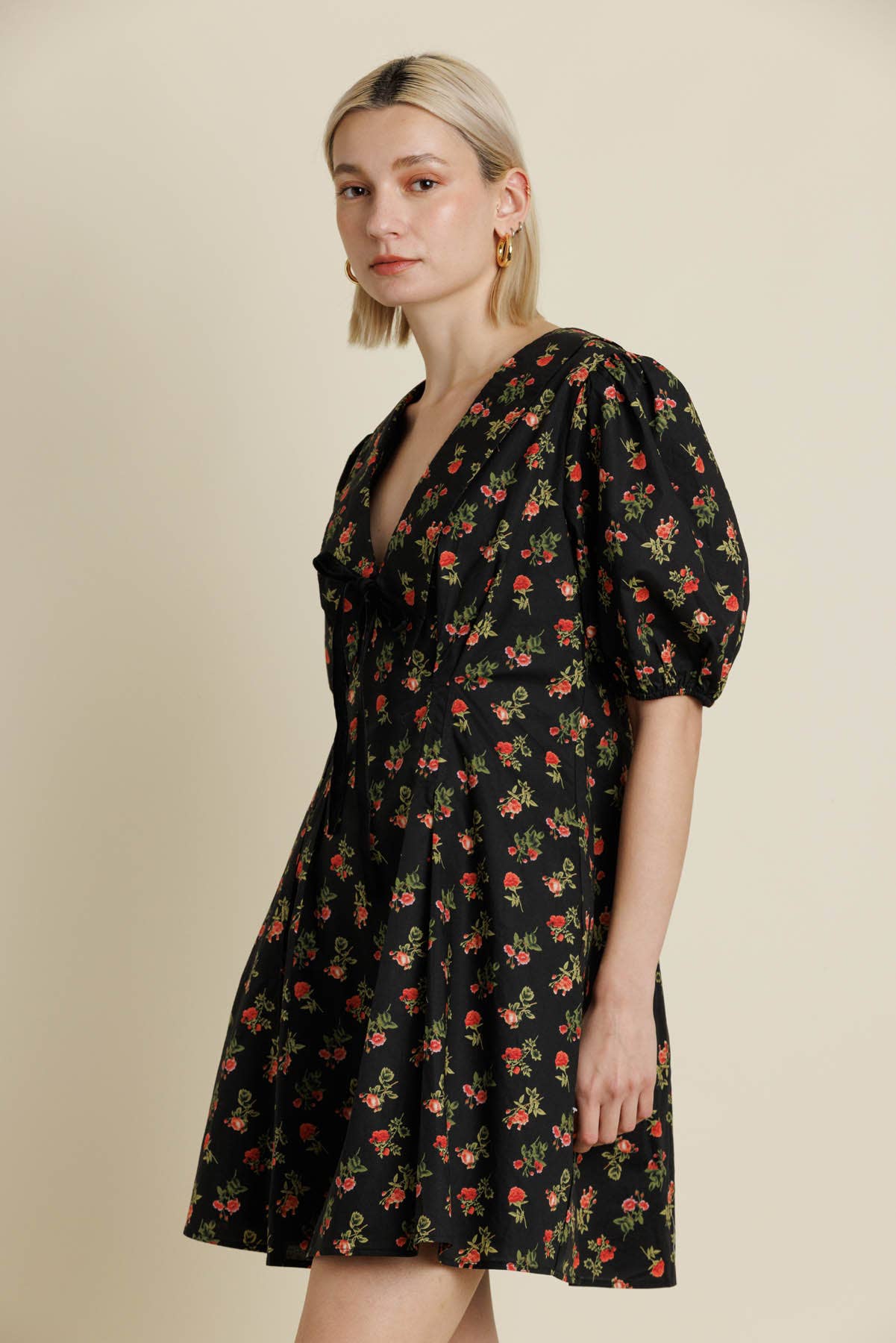 FLORAL COLLAR DRESS W/ VELVET TIE