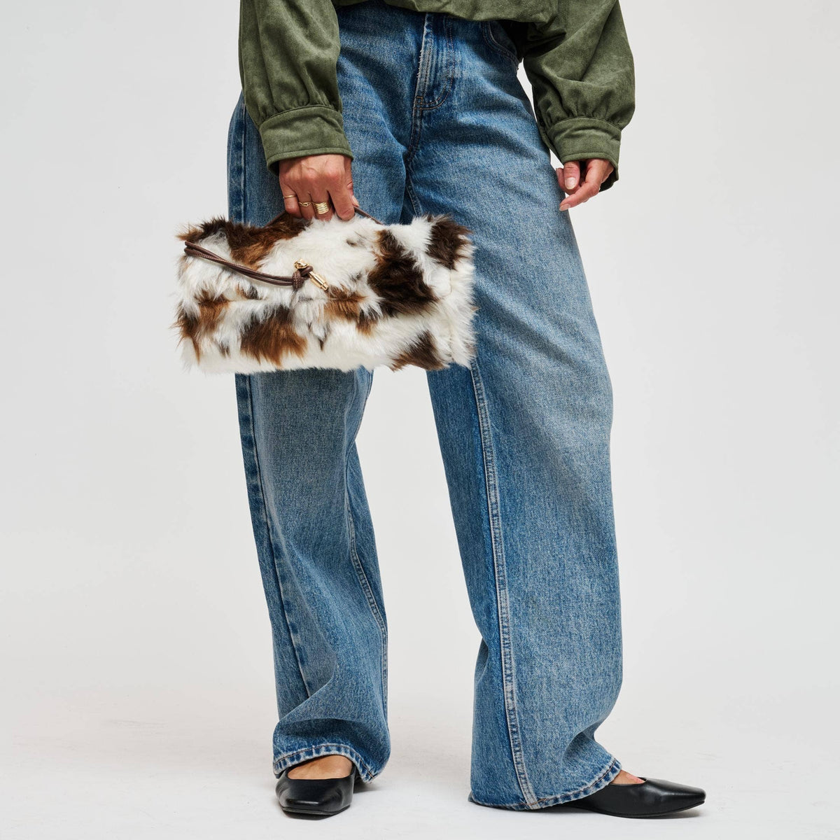 Ada - Cow Crossbody