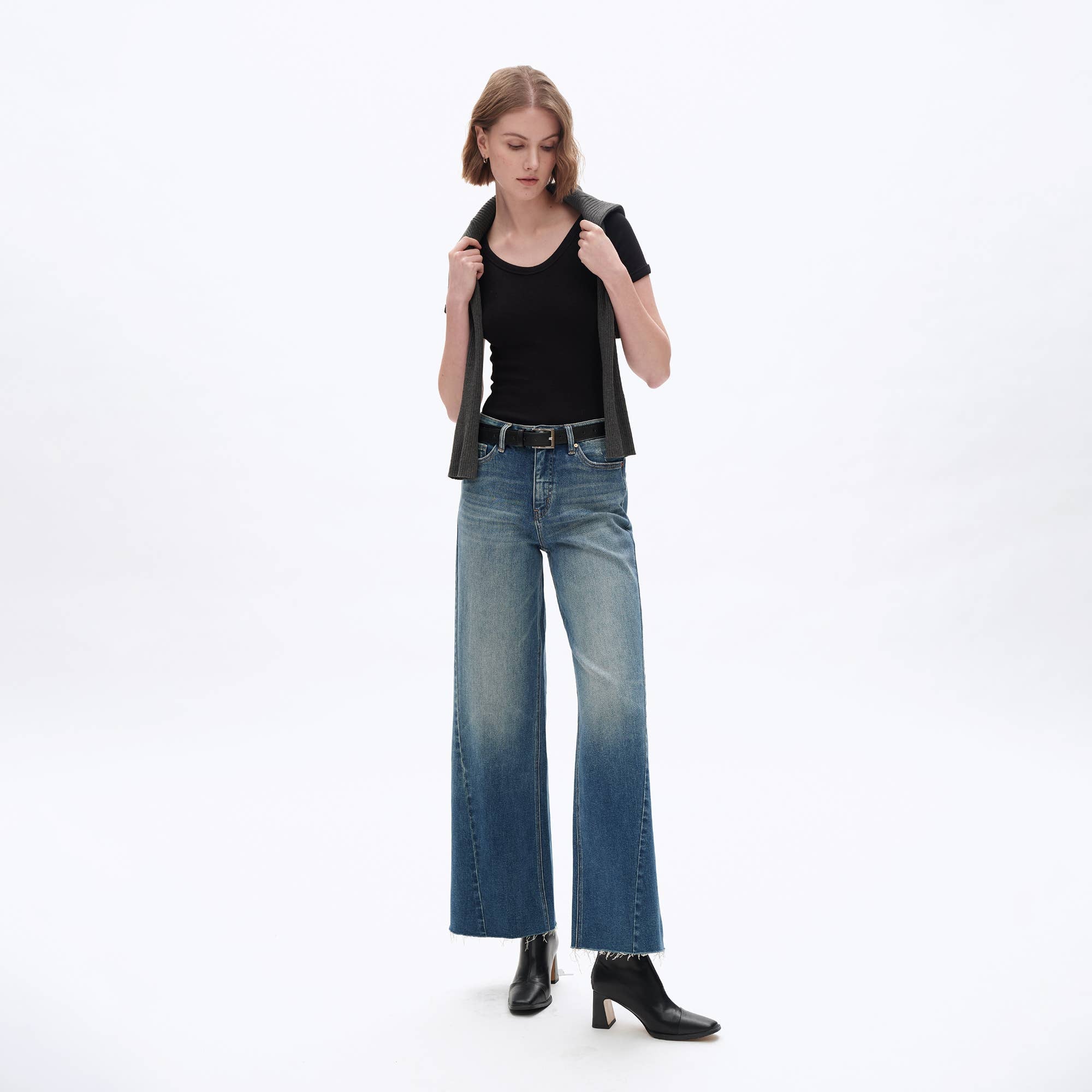 HIGH RISE WIDE LEG DENIM JEANS WITH RAW HEM