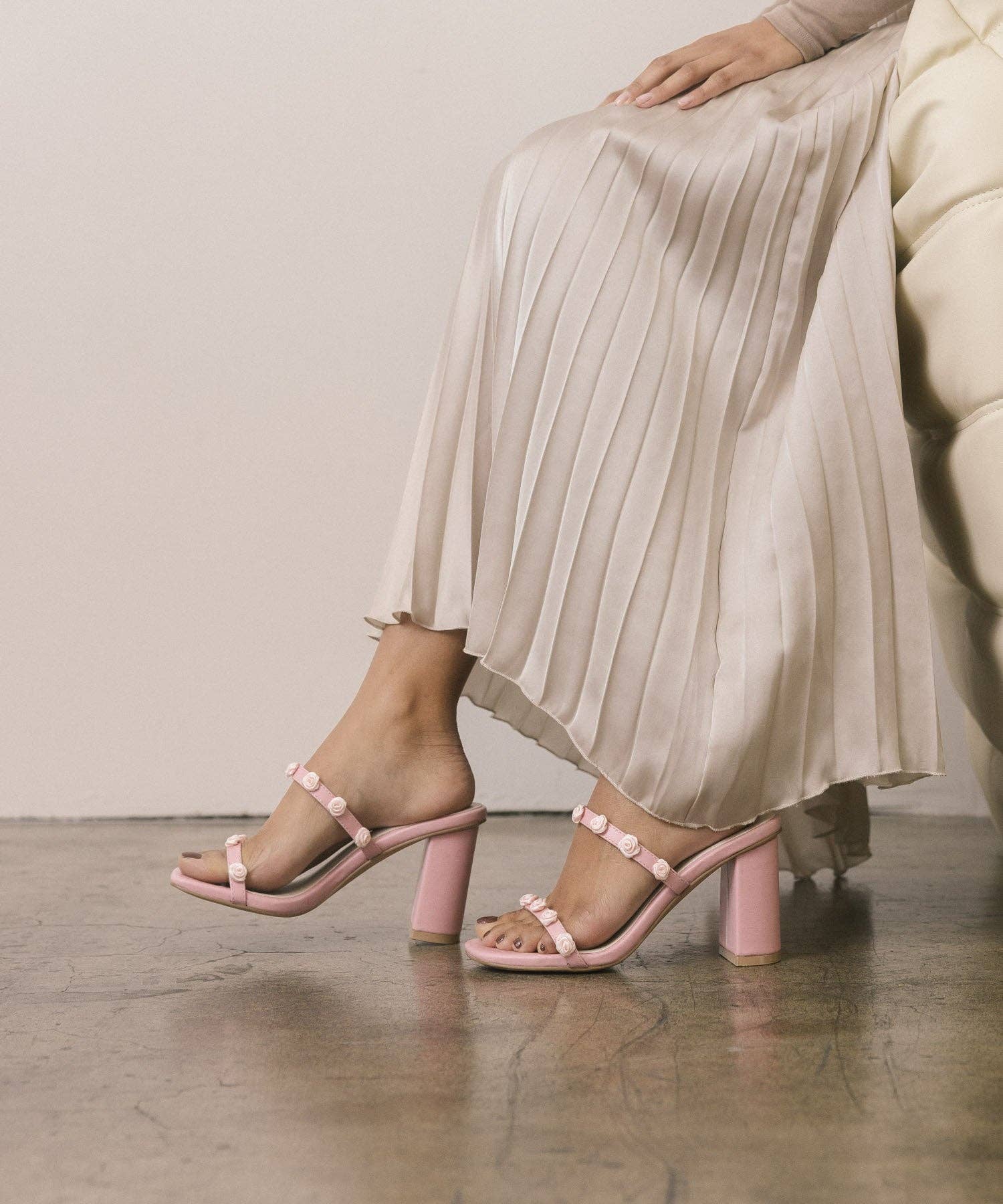 The Nia Pink | Rosette Adorned Heel