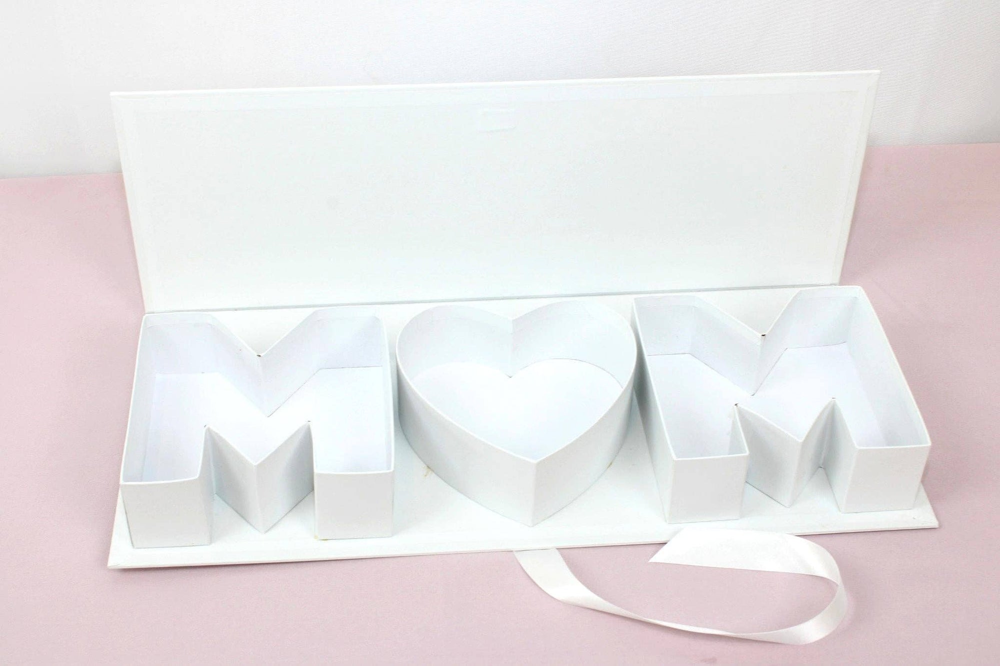 Fillable MOM Letters Flower Gift Box